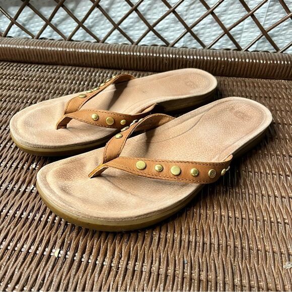 UGG Studded Thong Flip Flop Sandals size 9 - Picture 1 of 7